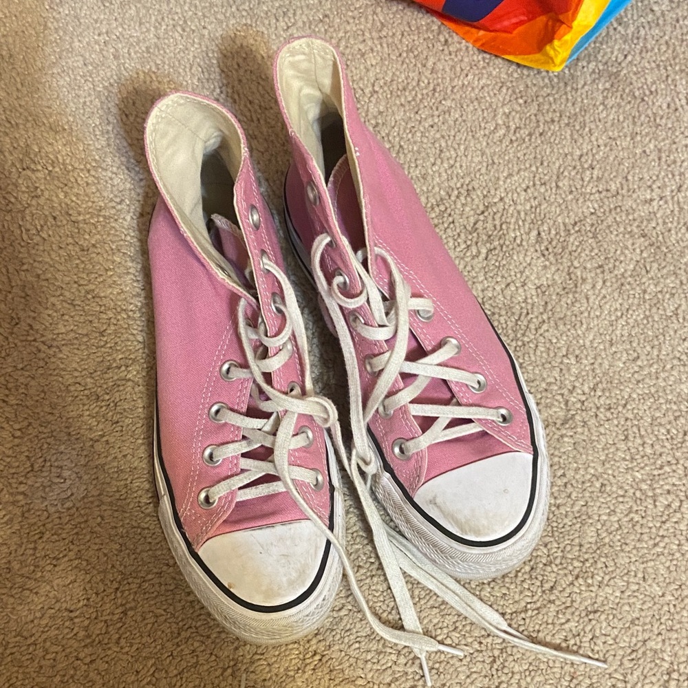 Pink platform converse